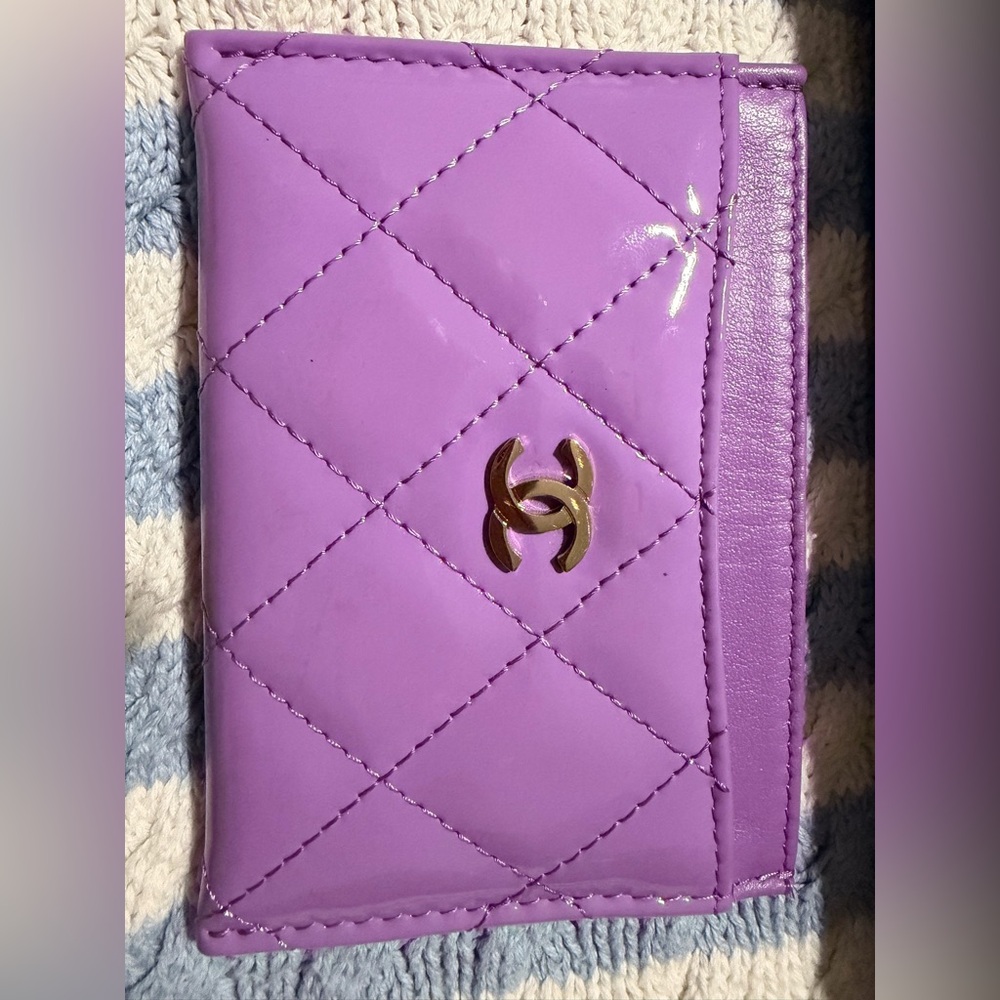 💯Authentic✨CHANEL Quilted Patent Card Case w GHW Lavender✨